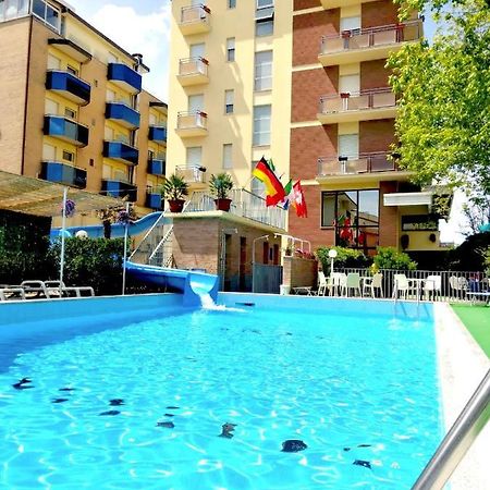 Club Hotel Residence Cesenatico Exterior photo