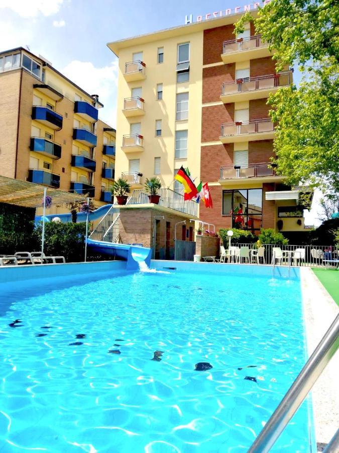 Club Hotel Residence Cesenatico Exterior photo