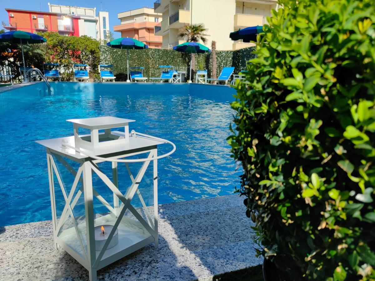 Club Hotel Residence Cesenatico Exterior photo