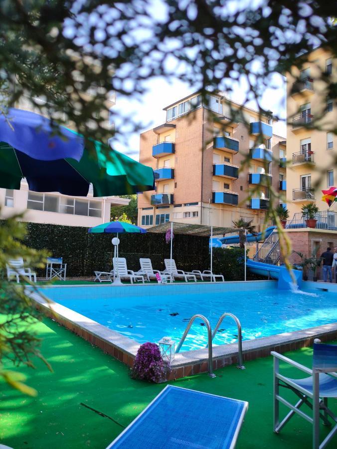 Club Hotel Residence Cesenatico Exterior photo