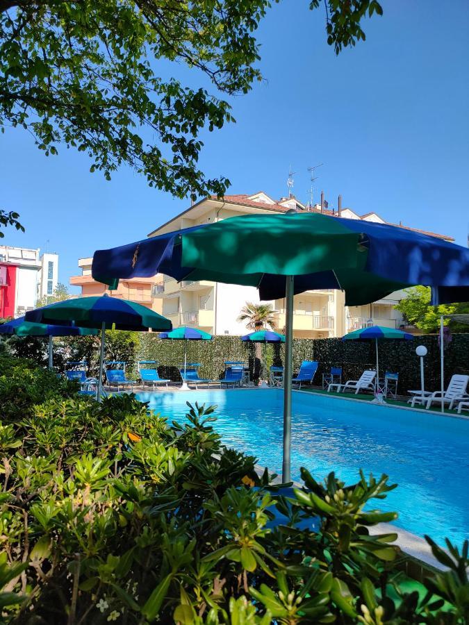 Club Hotel Residence Cesenatico Exterior photo
