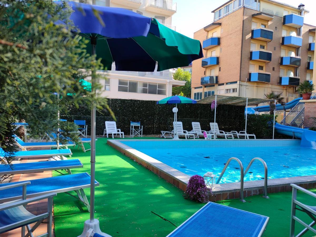 Club Hotel Residence Cesenatico Exterior photo