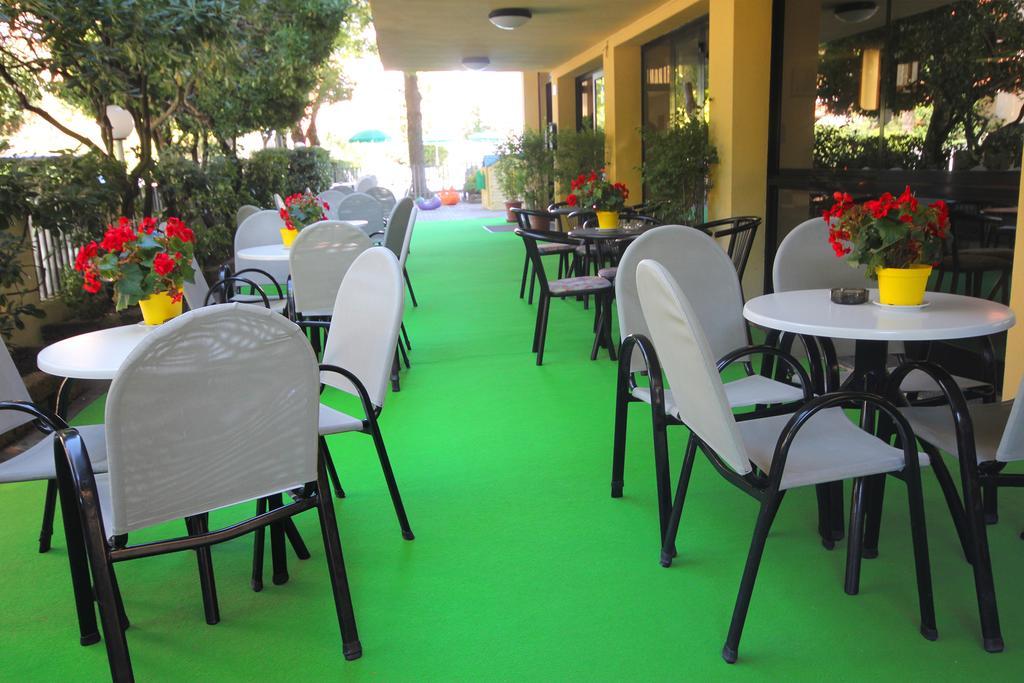 Club Hotel Residence Cesenatico Exterior photo