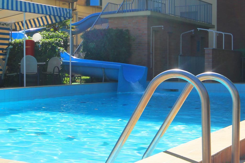 Club Hotel Residence Cesenatico Exterior photo