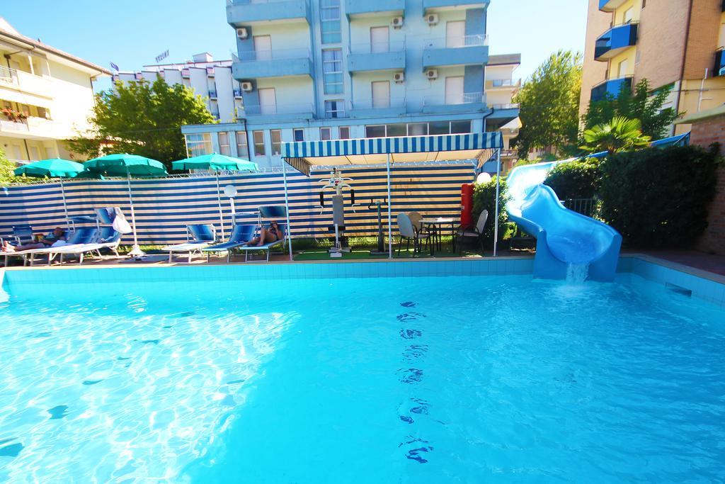 Club Hotel Residence Cesenatico Exterior photo